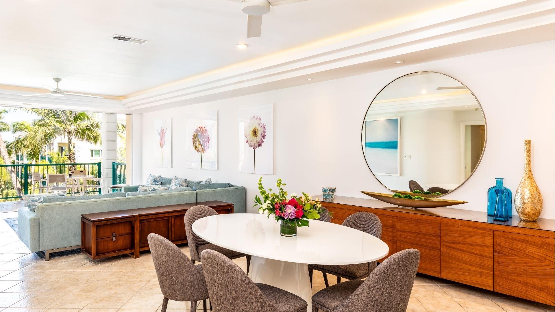THE YACHT CLUB — photo 5