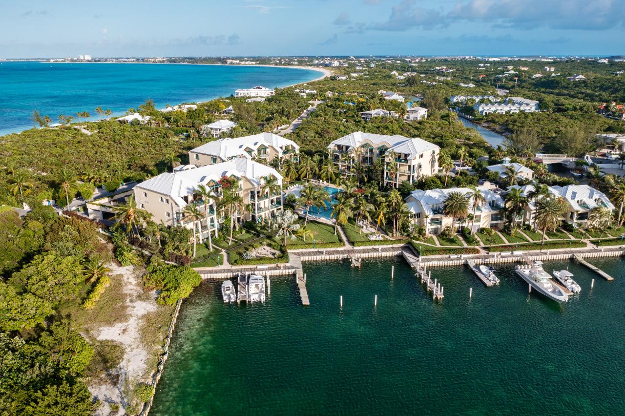 E12 The Yacht Club