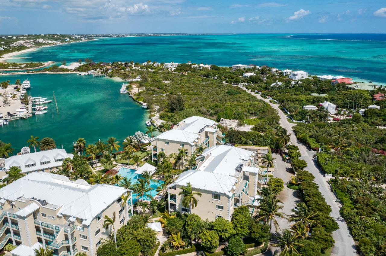 E12 The Yacht Club