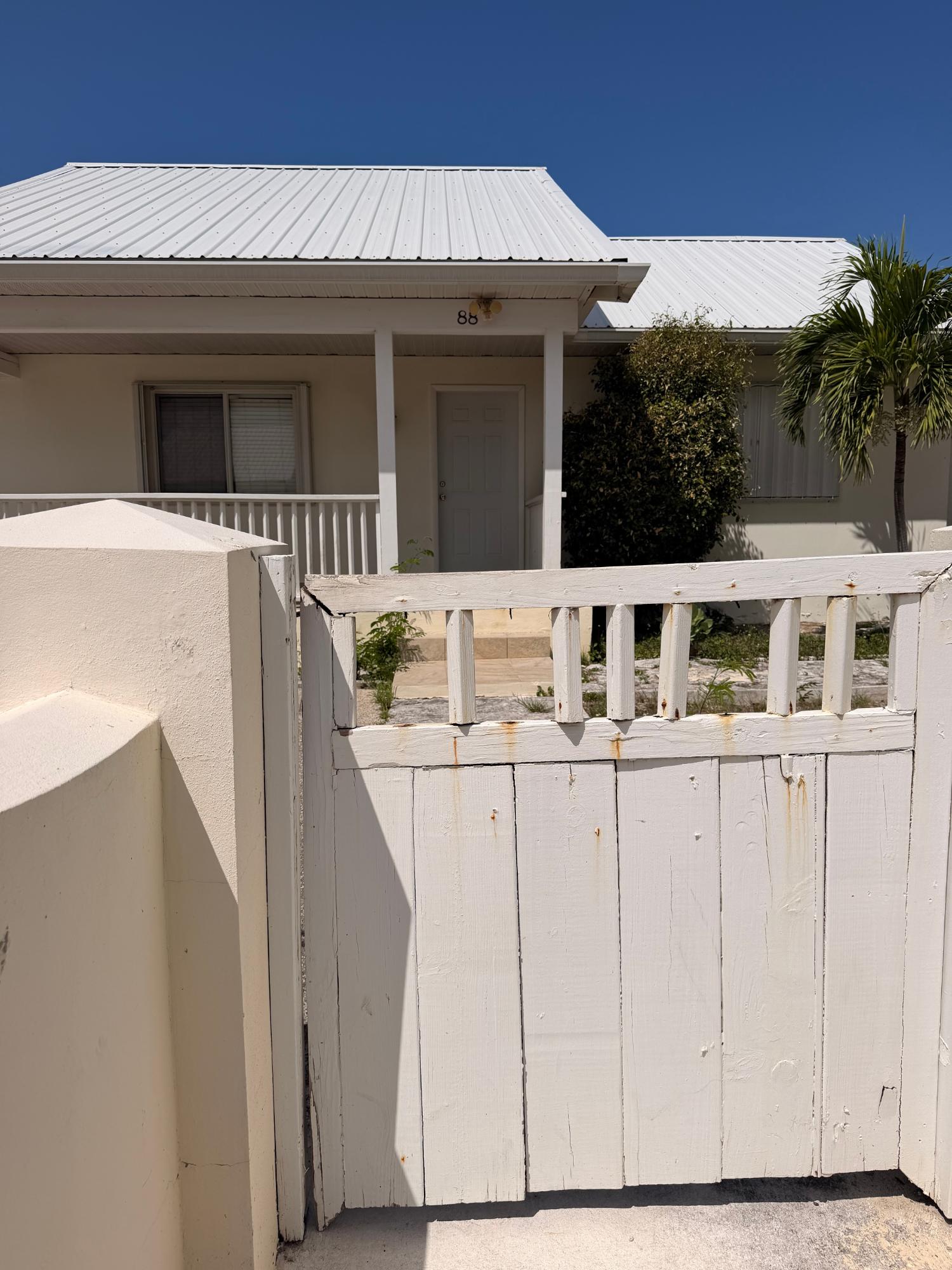 88 88 PARKERS AVENUE — photo 2