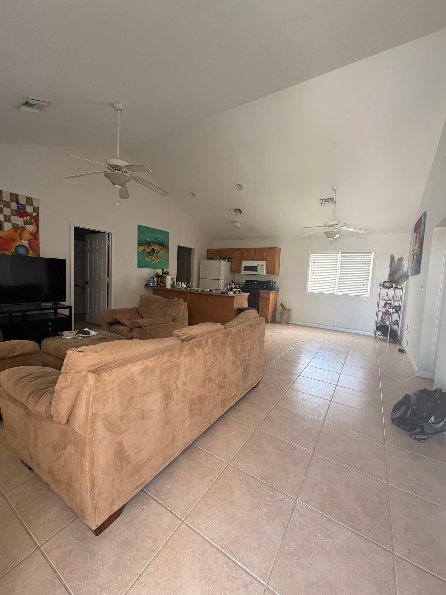 88 88 PARKERS AVENUE — photo 3