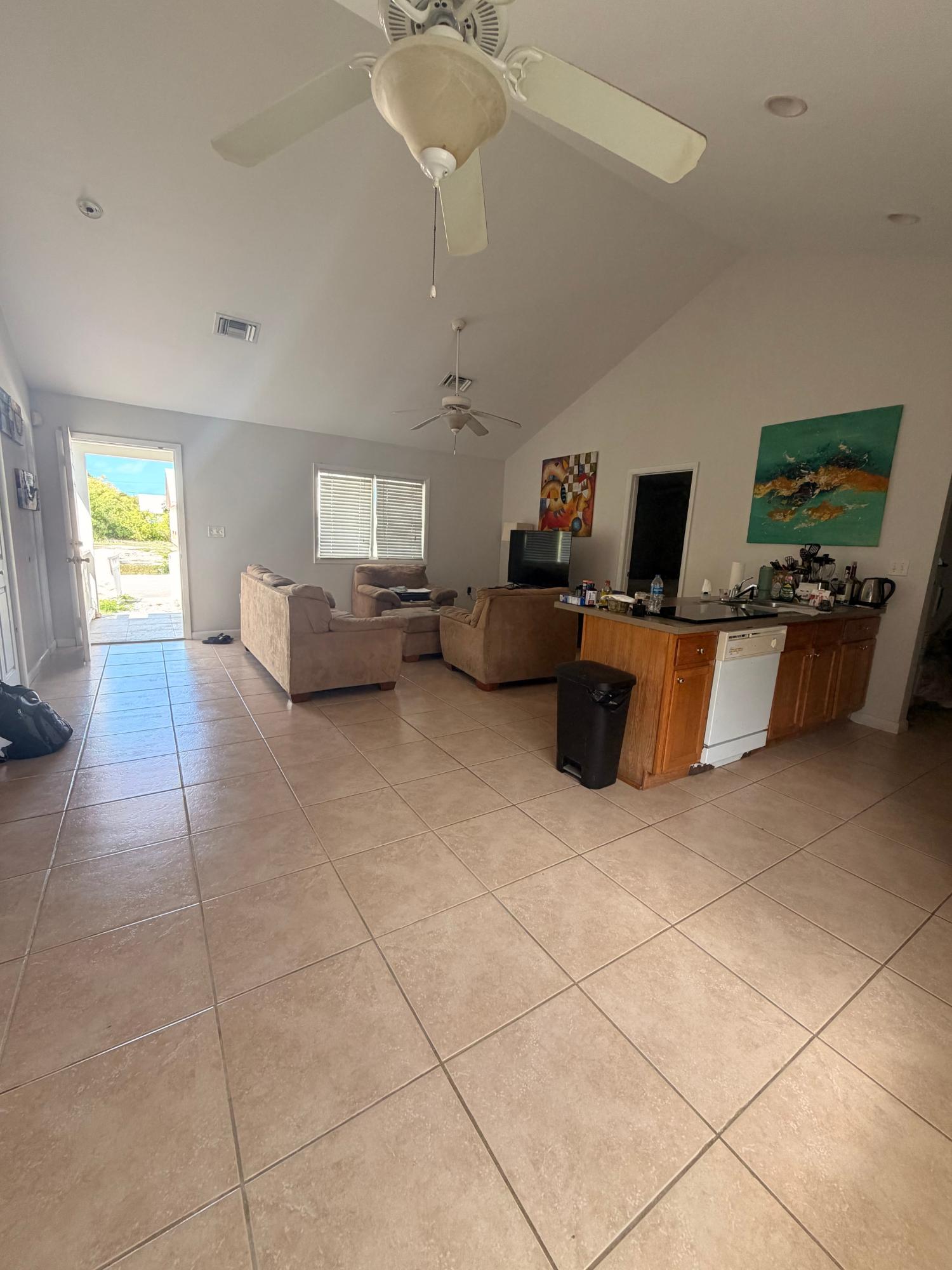 88 88 PARKERS AVENUE — photo 4