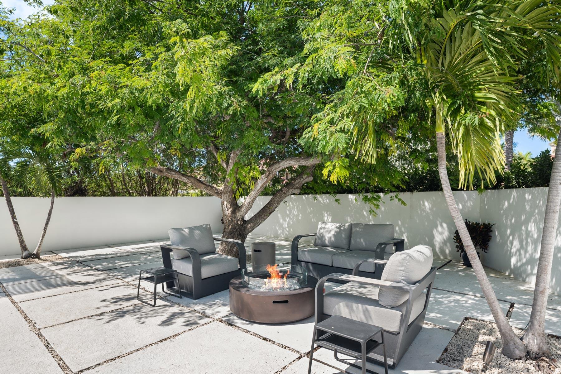 Ninety-Nine Steps Villa, Grace Bay