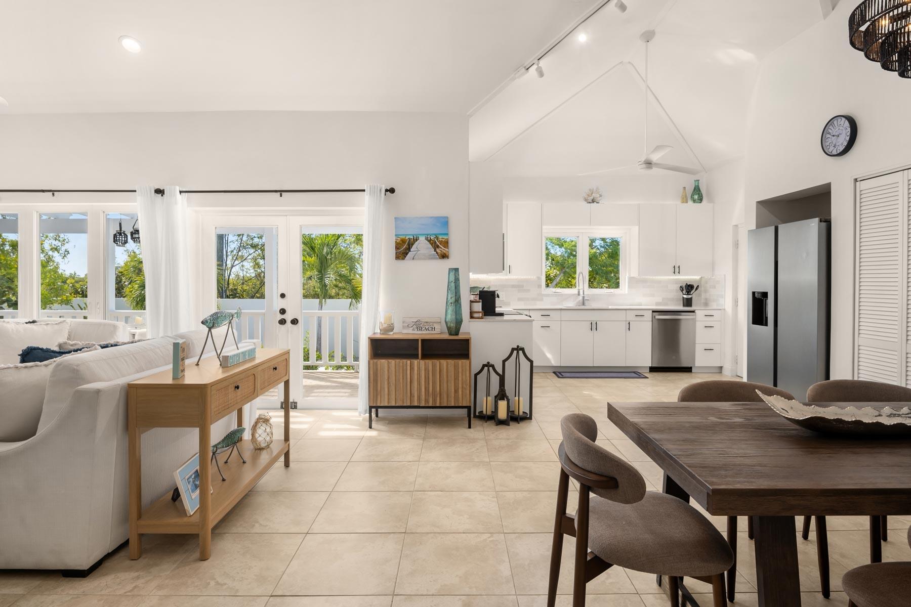 Ninety-Nine Steps Villa, Grace Bay