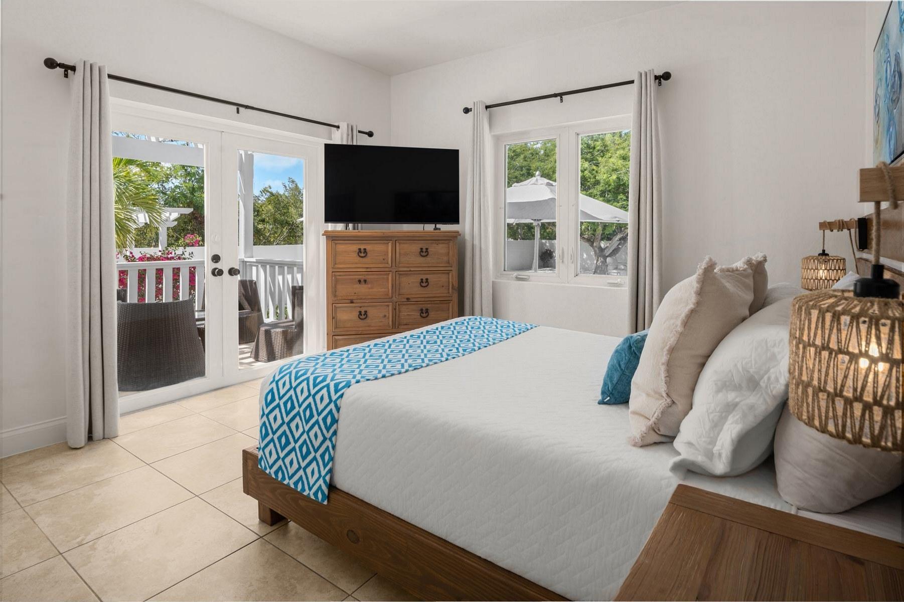 Ninety-Nine Steps Villa, Grace Bay