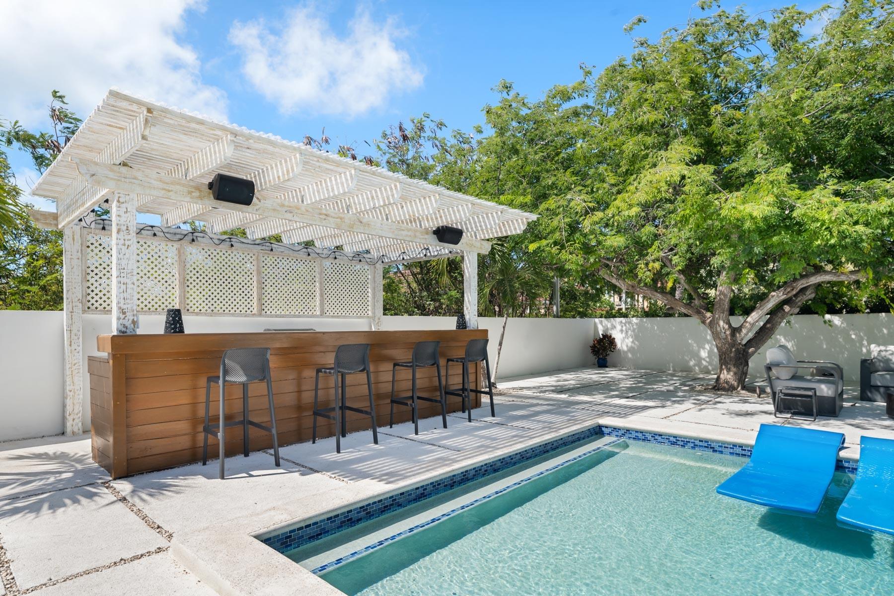 Ninety-Nine Steps Villa, Grace Bay