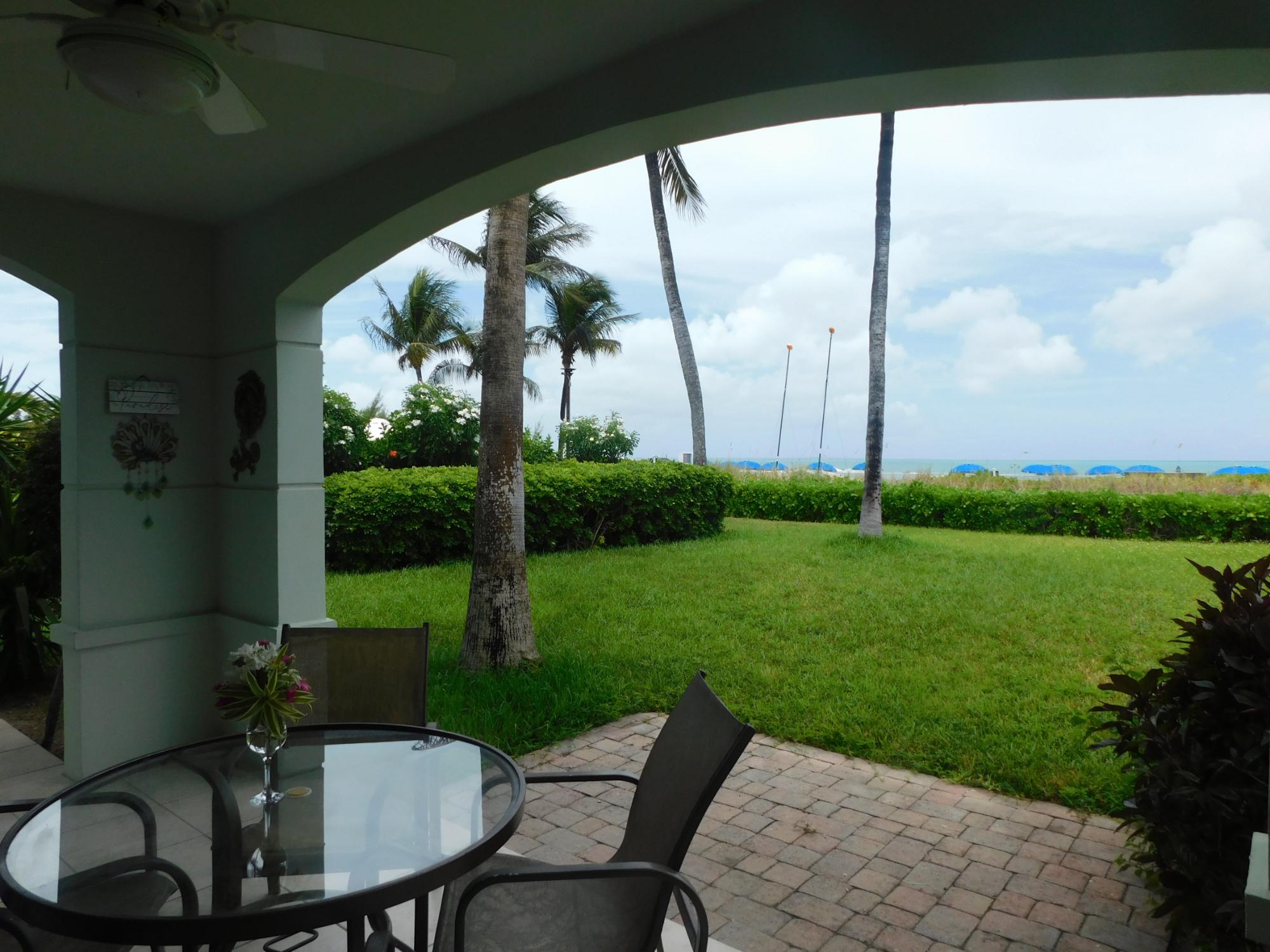 BEACH-LEVEL CORNER SUITE | RWI 115