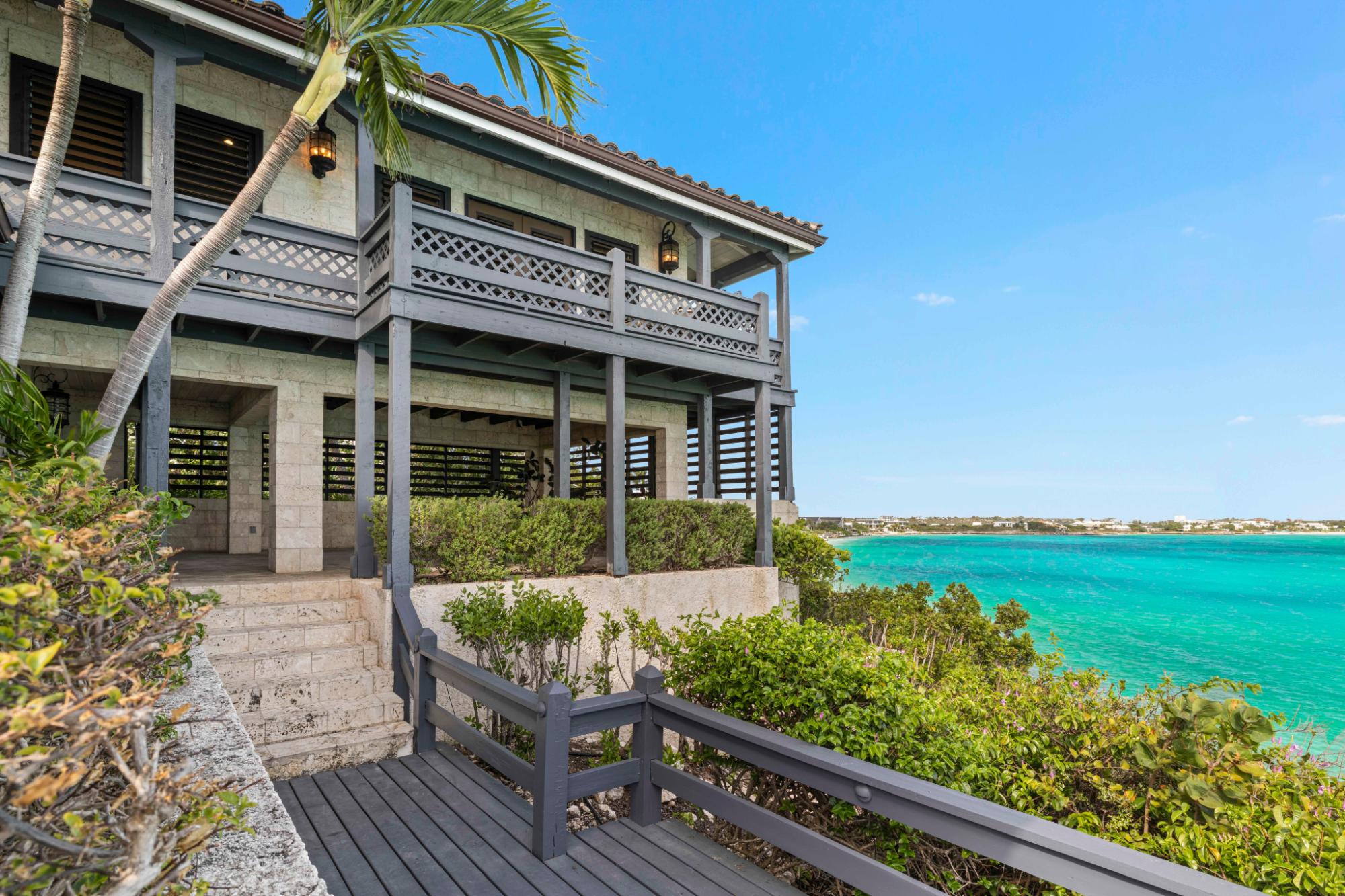 VILLA SEACLIFF: CHALK SOUND