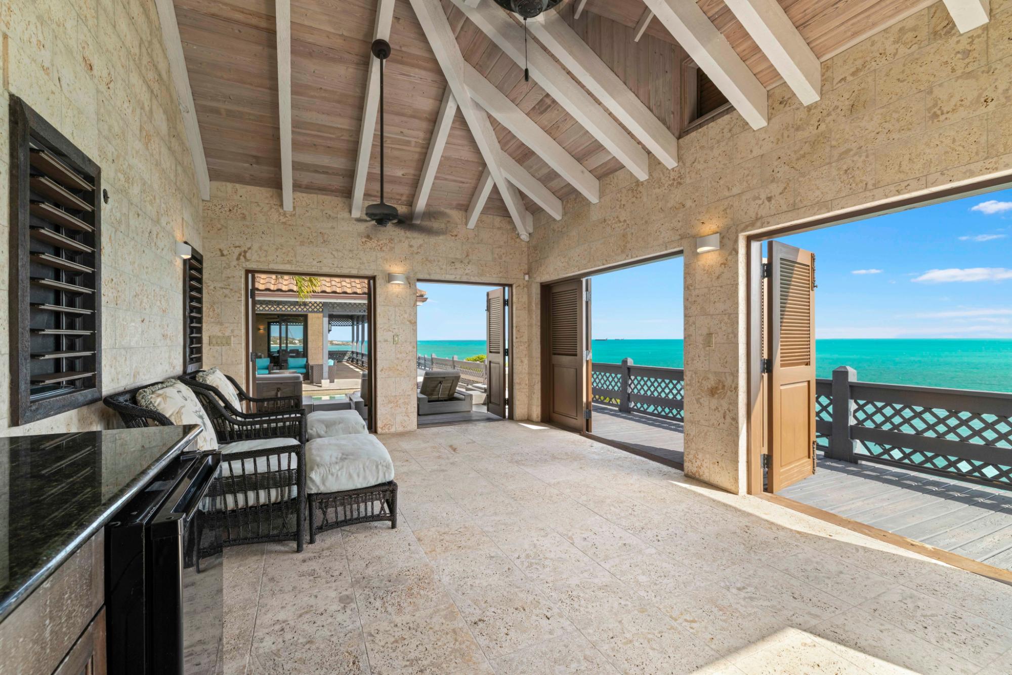 VILLA SEACLIFF: CHALK SOUND