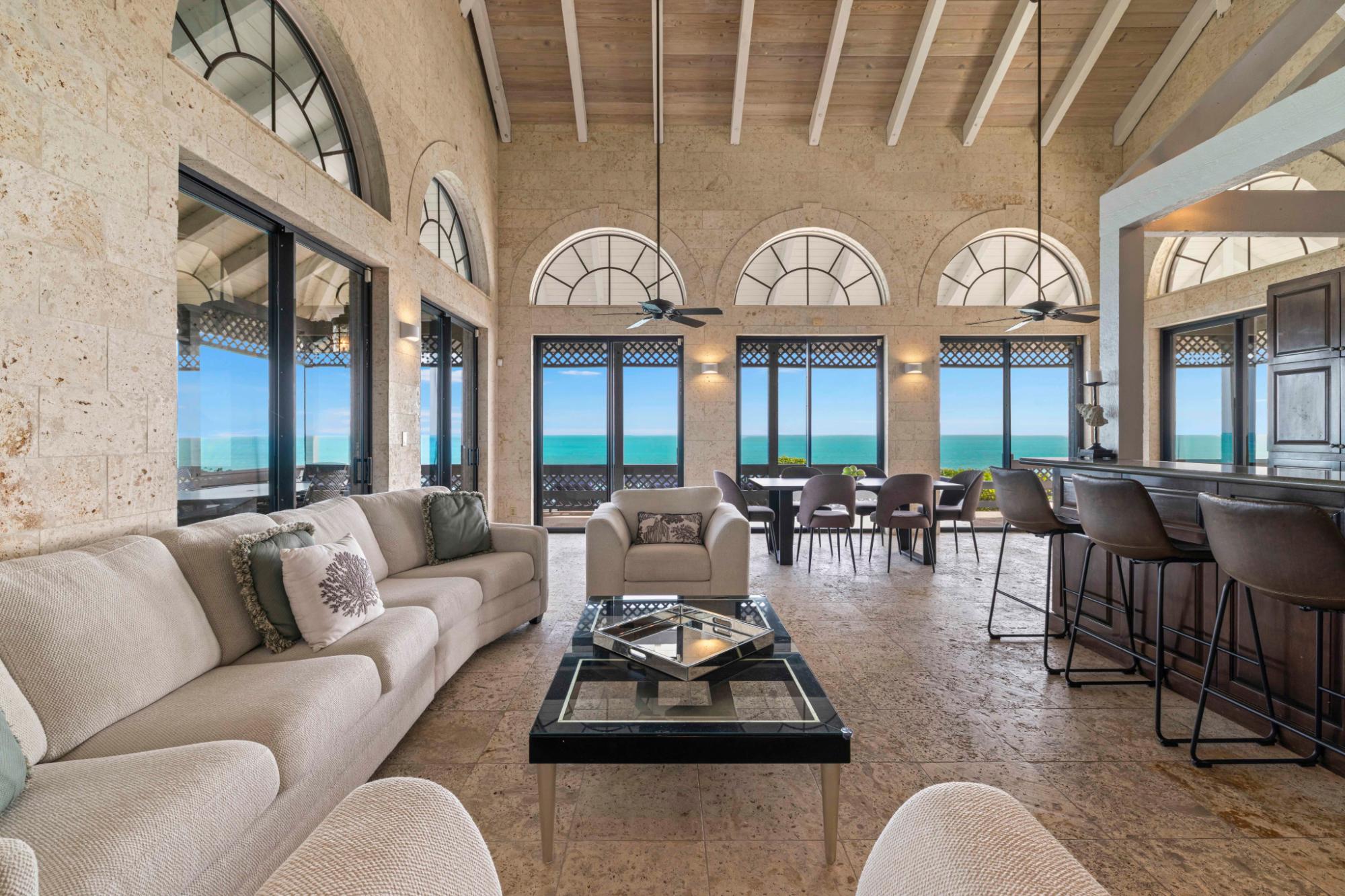 VILLA SEACLIFF: CHALK SOUND