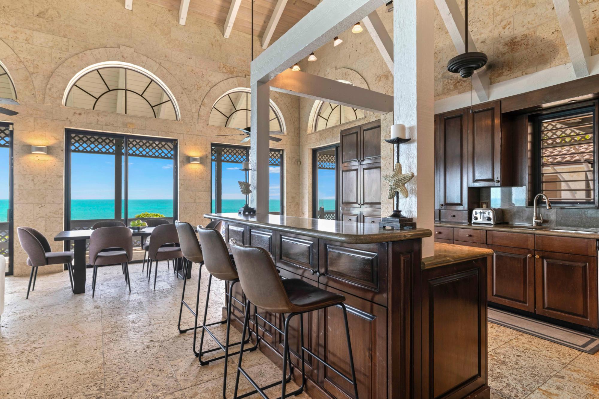 VILLA SEACLIFF: CHALK SOUND