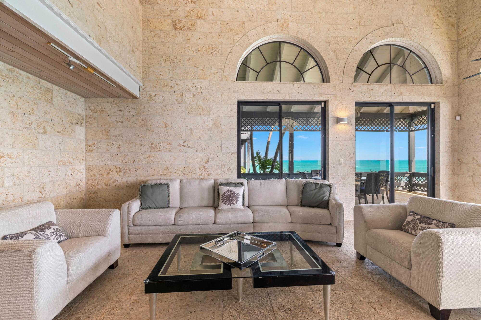 VILLA SEACLIFF: CHALK SOUND