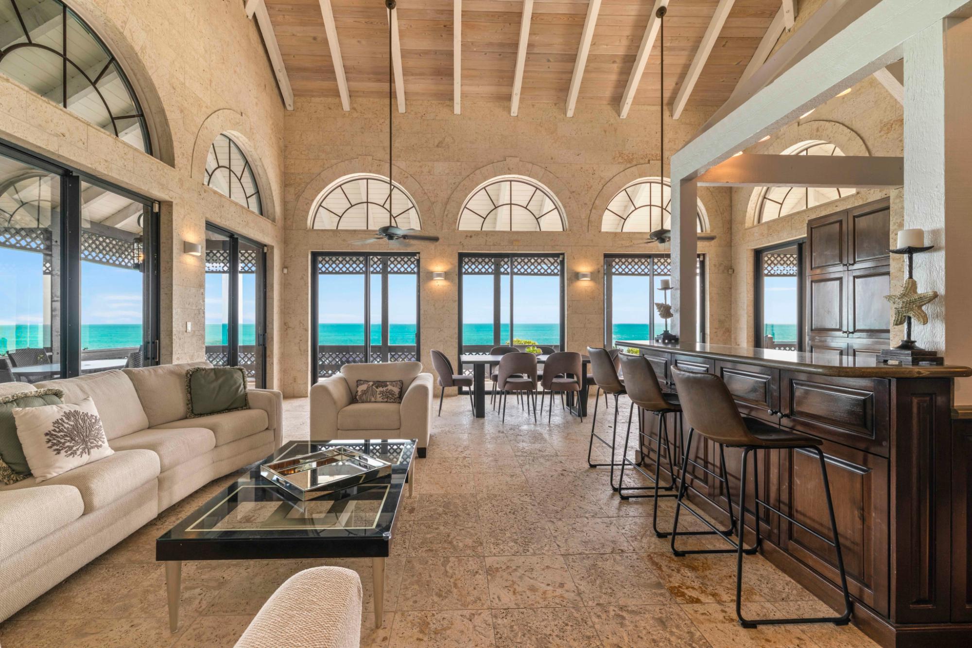 VILLA SEACLIFF: CHALK SOUND