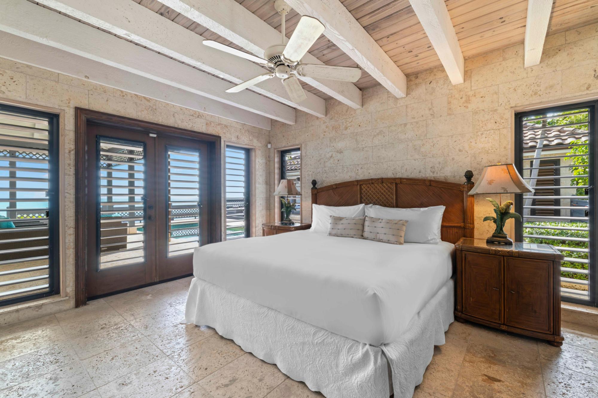 VILLA SEACLIFF: CHALK SOUND
