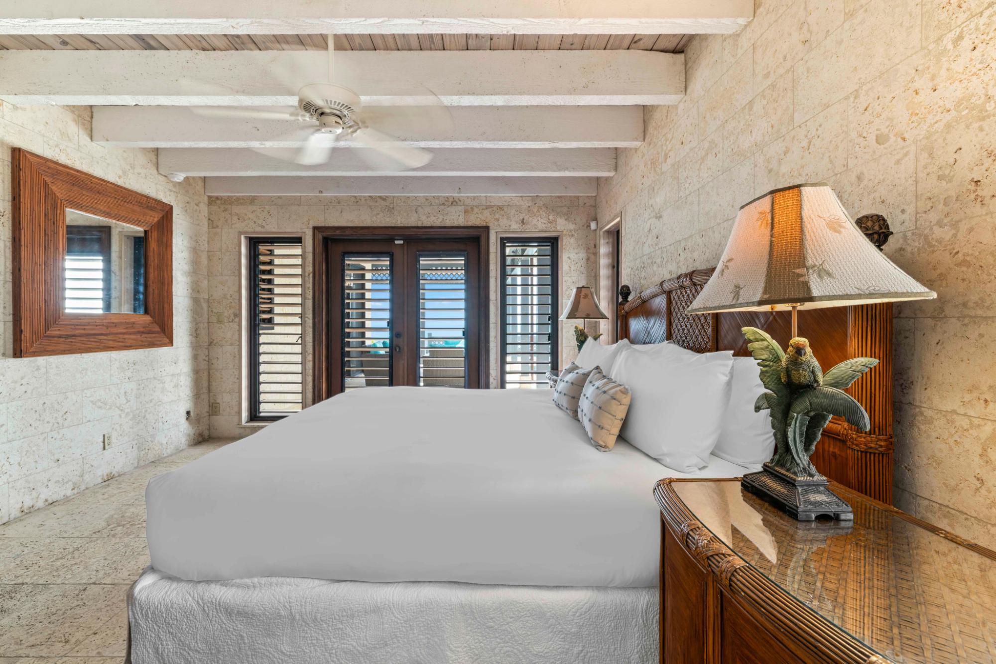 VILLA SEACLIFF: CHALK SOUND