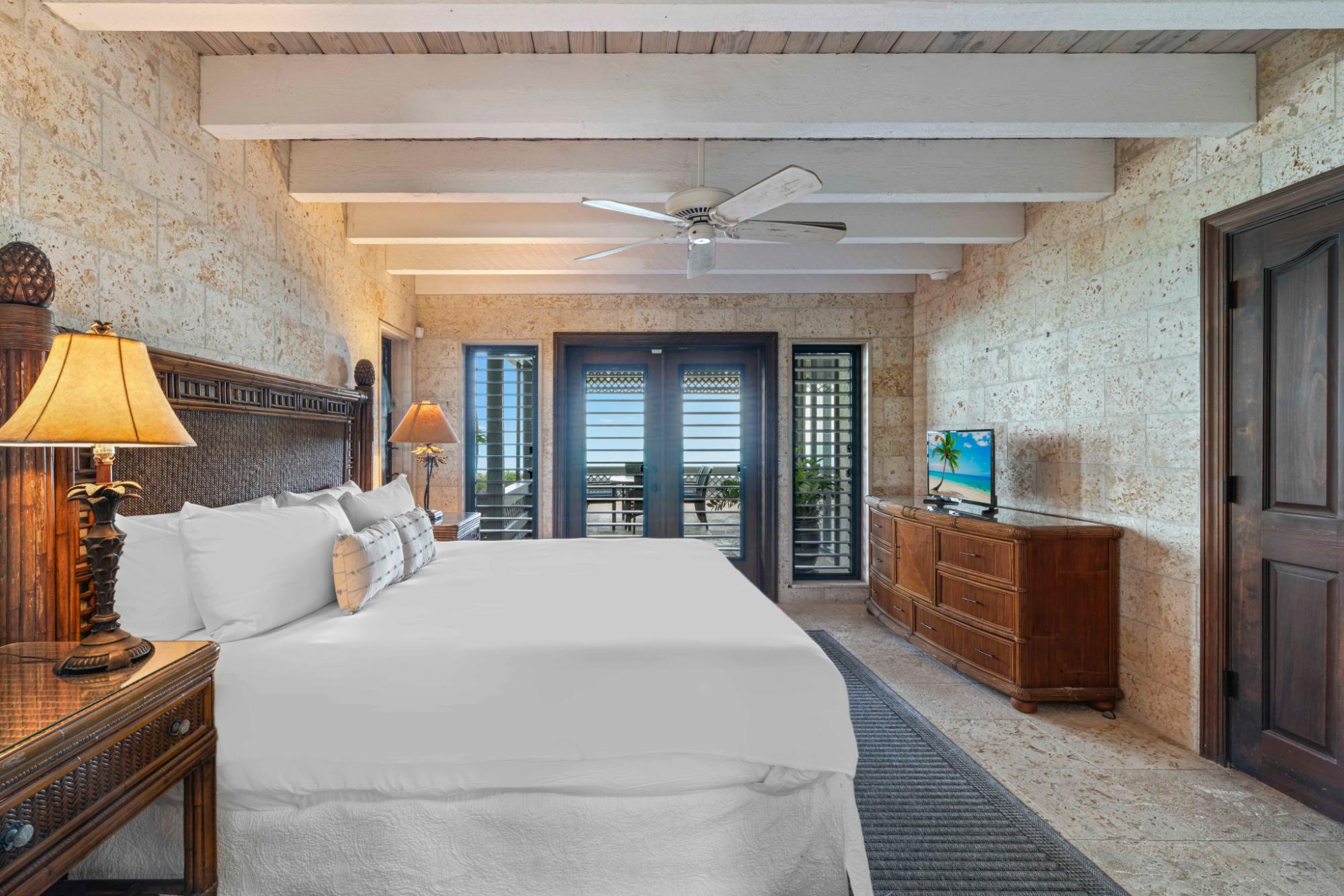 VILLA SEACLIFF: CHALK SOUND