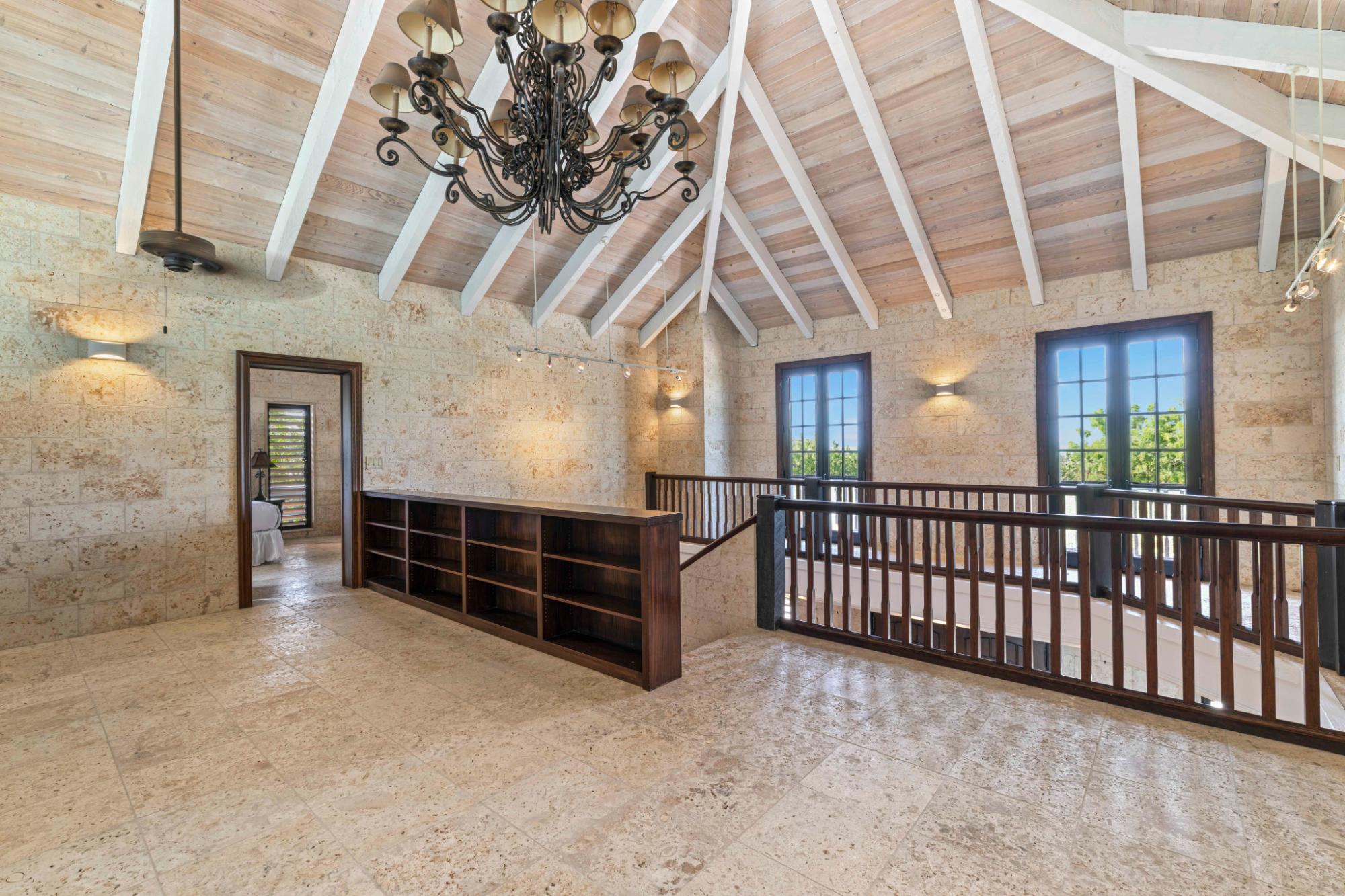 VILLA SEACLIFF: CHALK SOUND