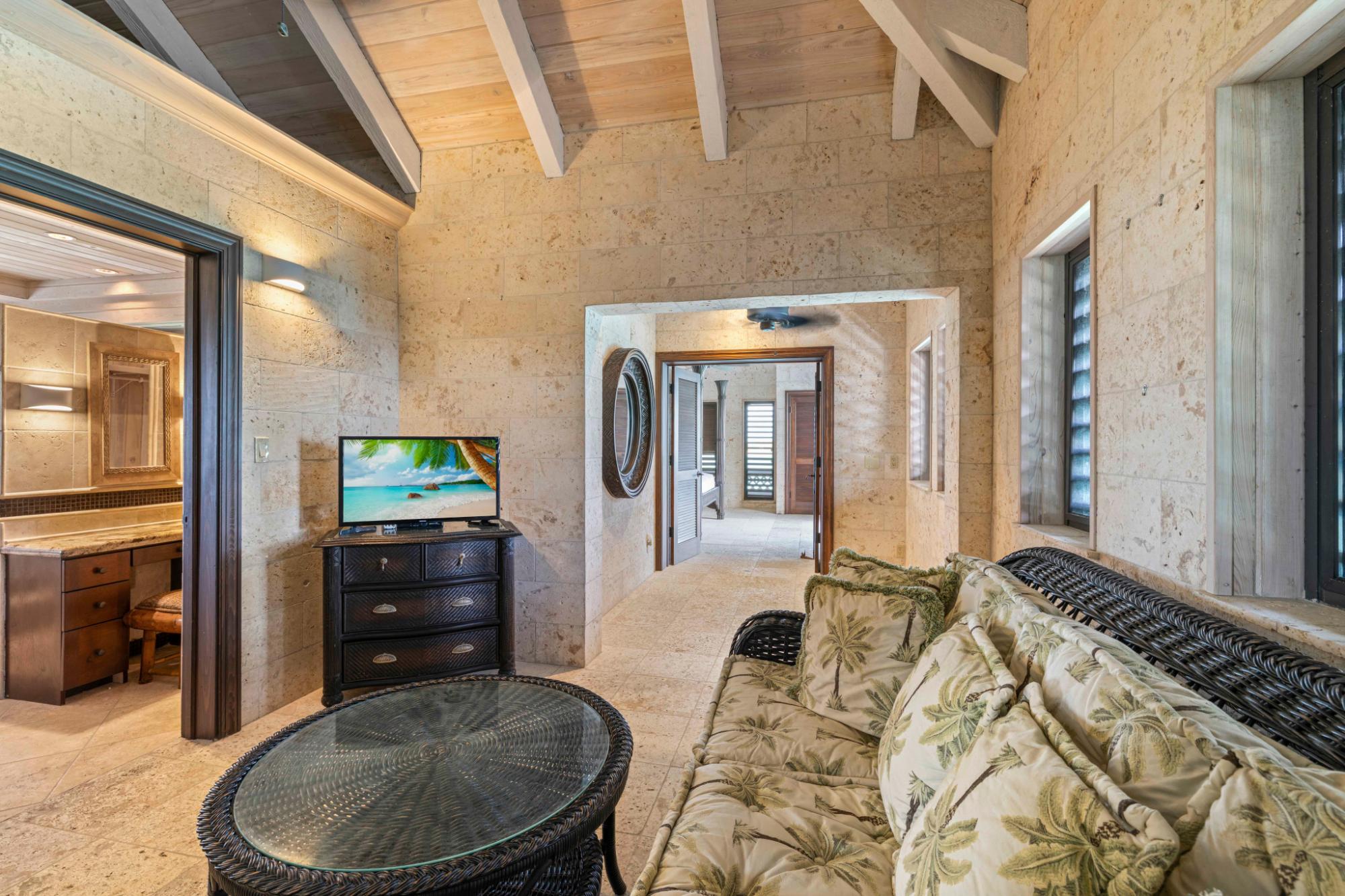 VILLA SEACLIFF: CHALK SOUND