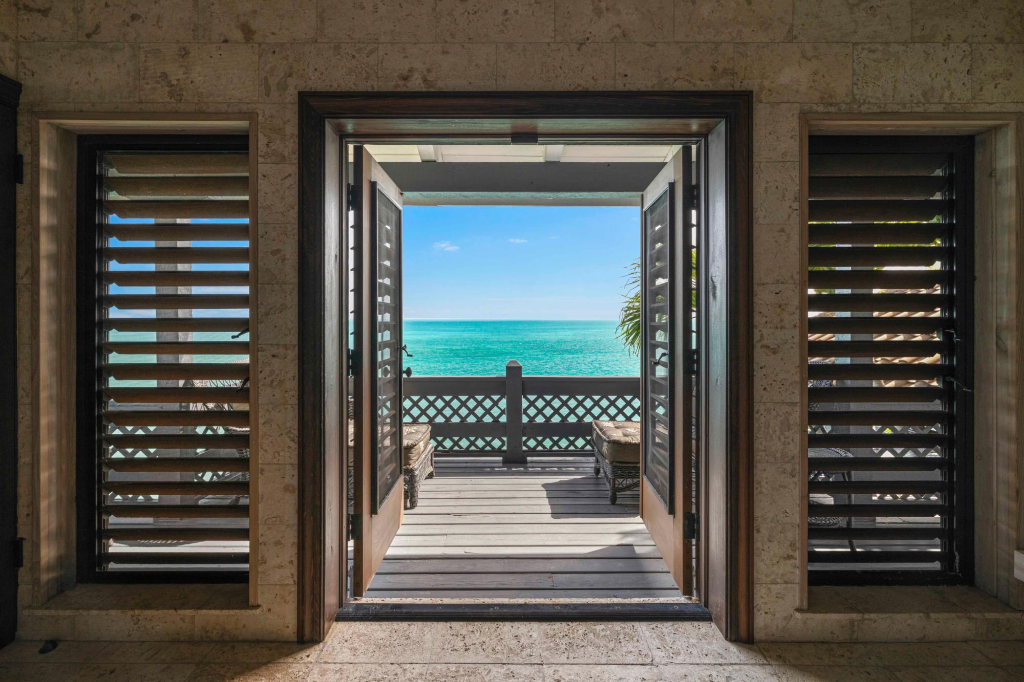 VILLA SEACLIFF: CHALK SOUND