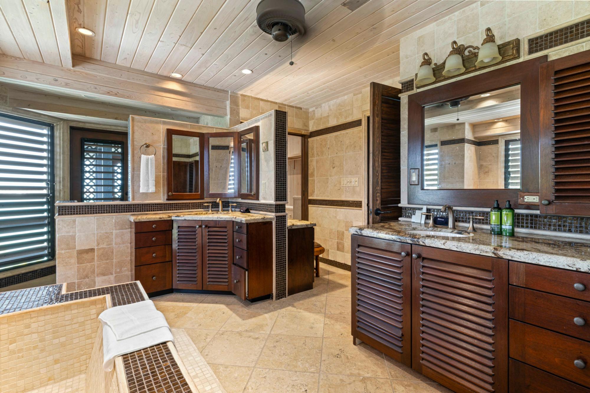VILLA SEACLIFF: CHALK SOUND