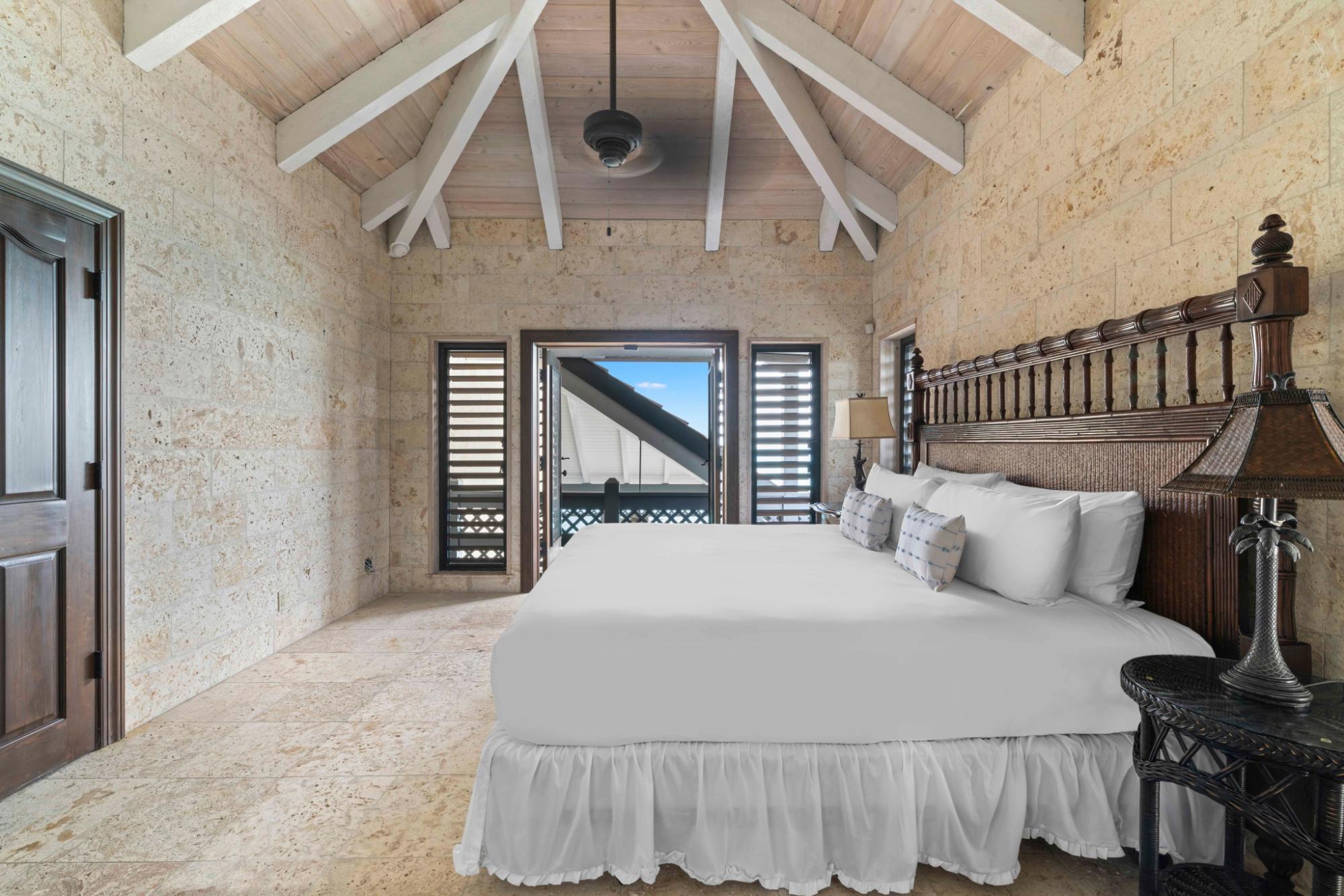 VILLA SEACLIFF: CHALK SOUND