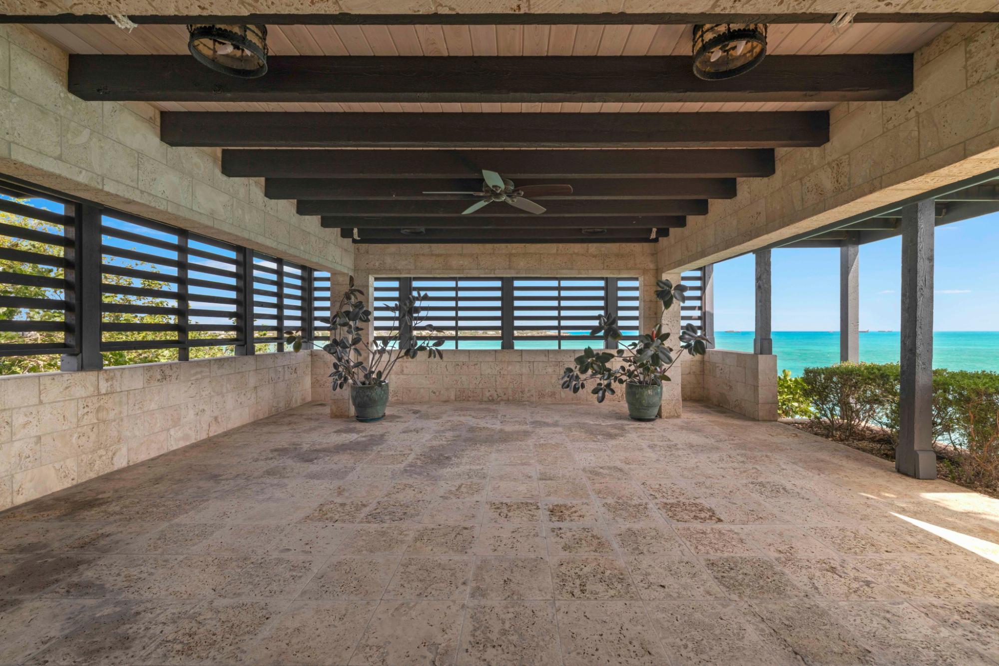 VILLA SEACLIFF: CHALK SOUND