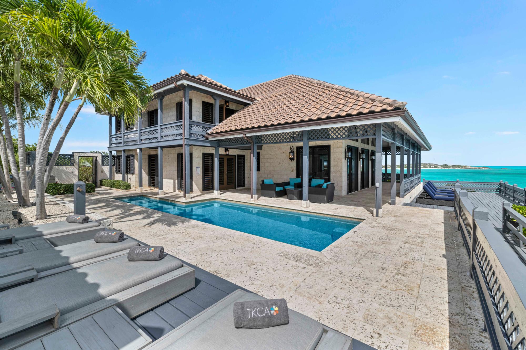 VILLA SEACLIFF: CHALK SOUND