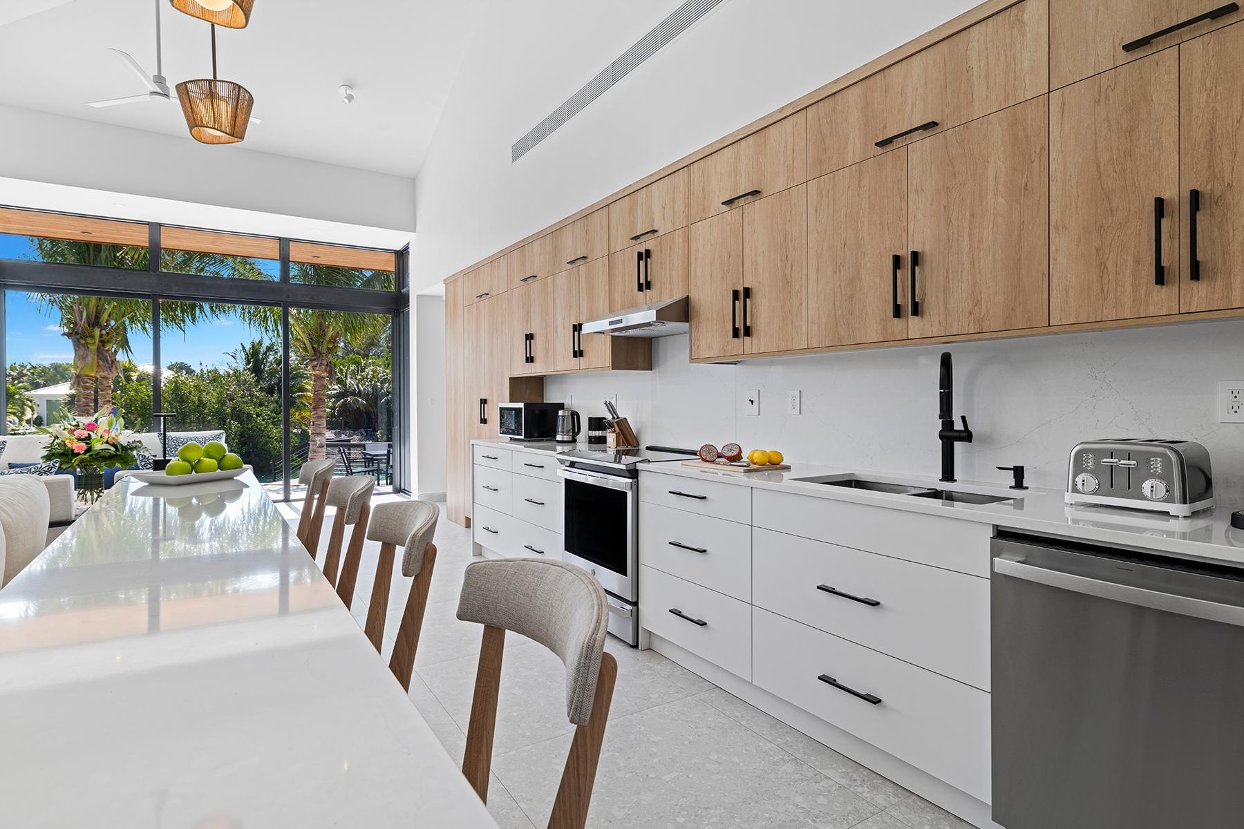 Aqua Solis Villa- Leeward