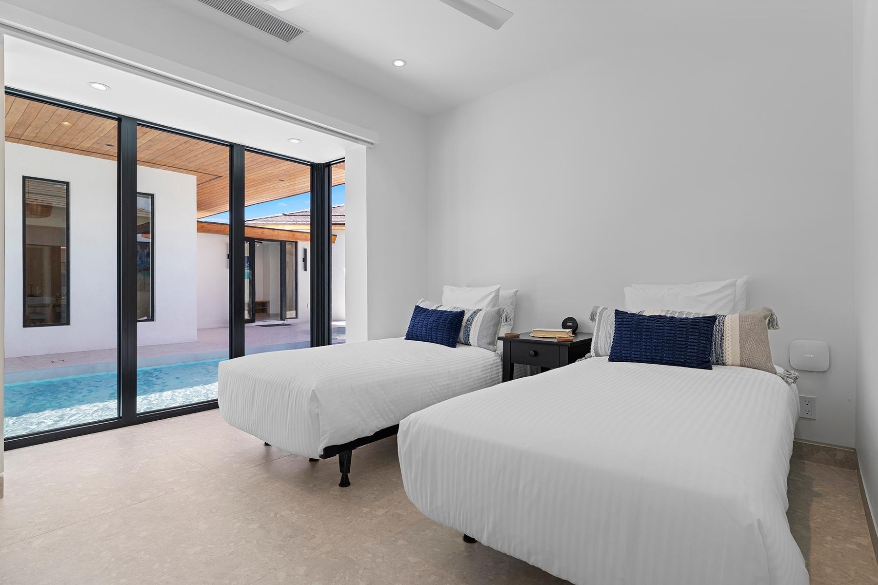 Aqua Solis Villa- Leeward