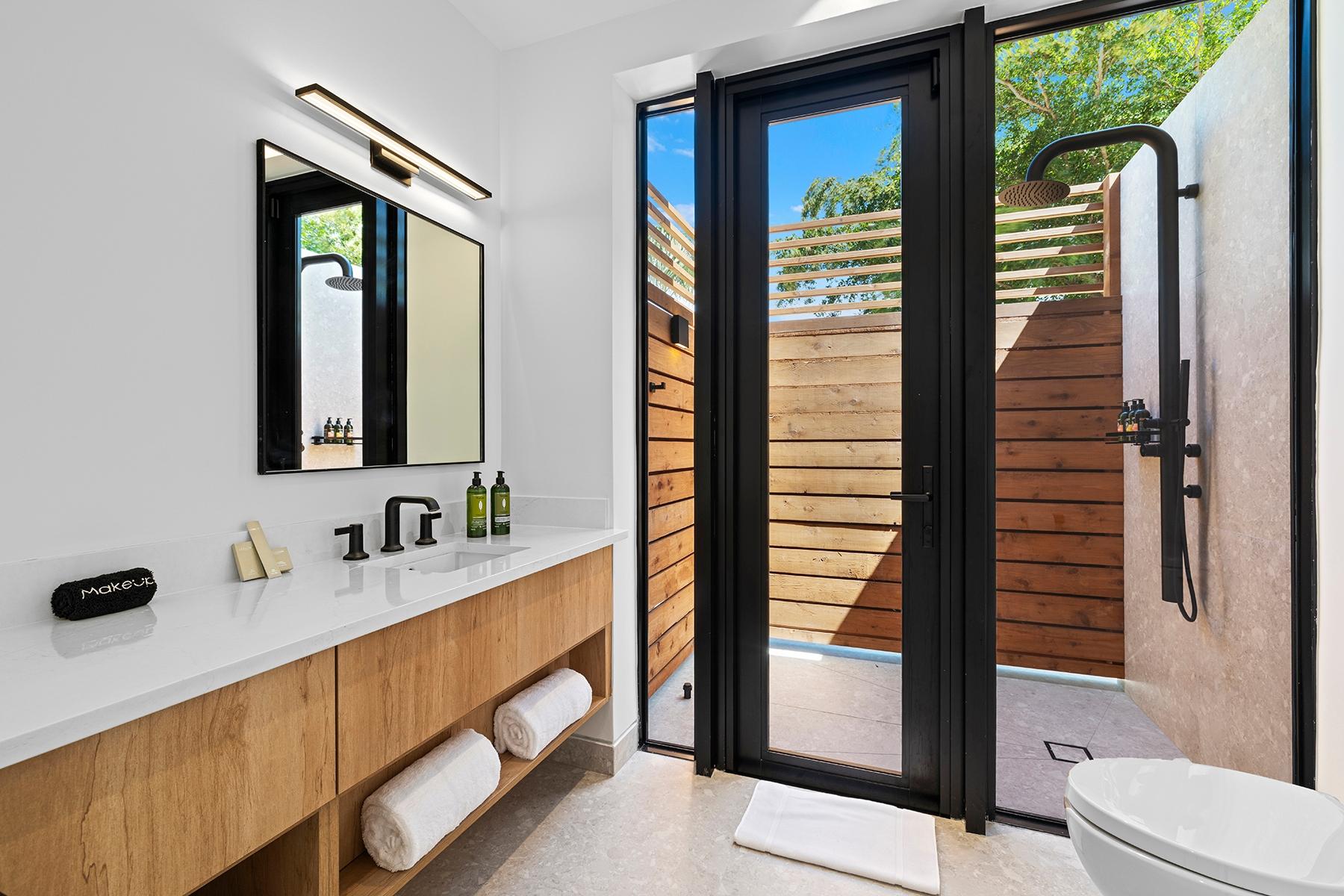 Aqua Solis Villa- Leeward