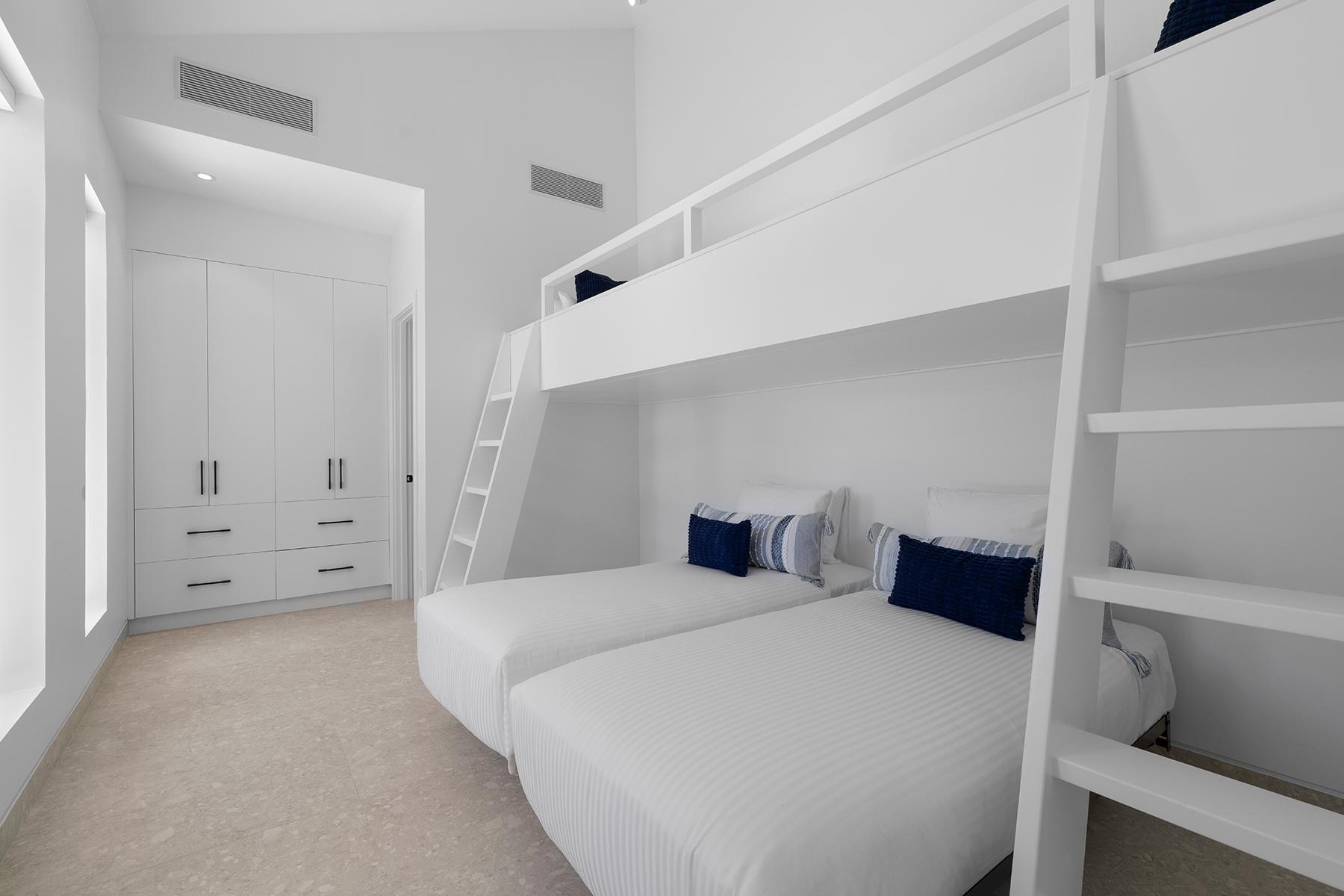 Aqua Solis Villa- Leeward