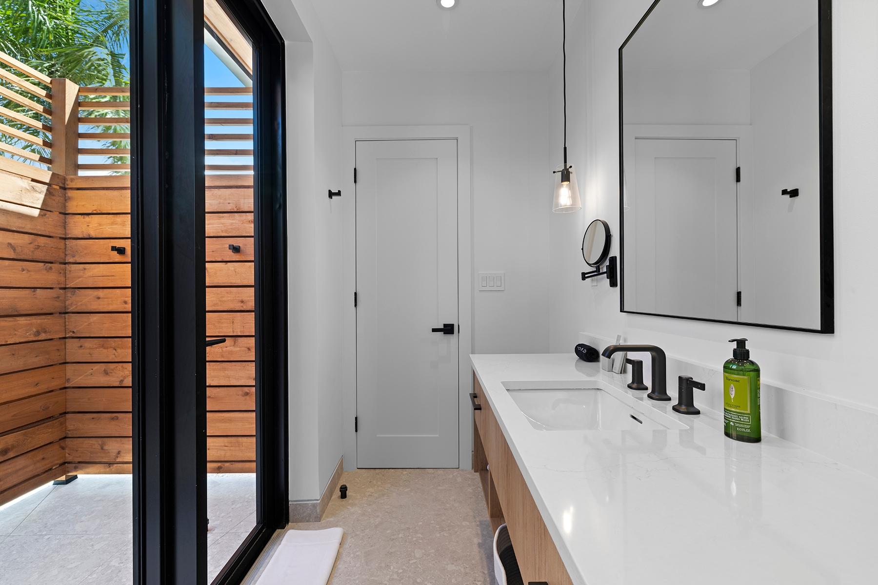Aqua Solis Villa- Leeward