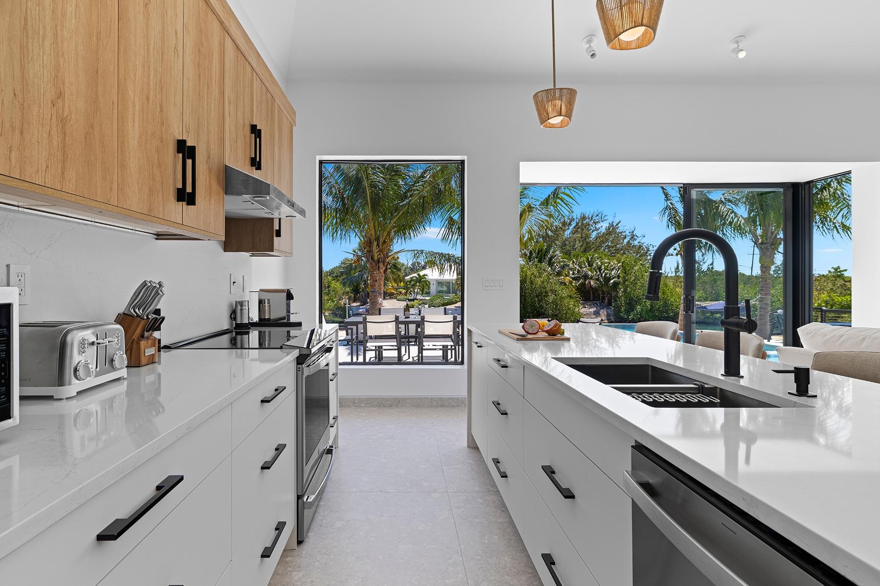 Aqua Solis Villa- Leeward