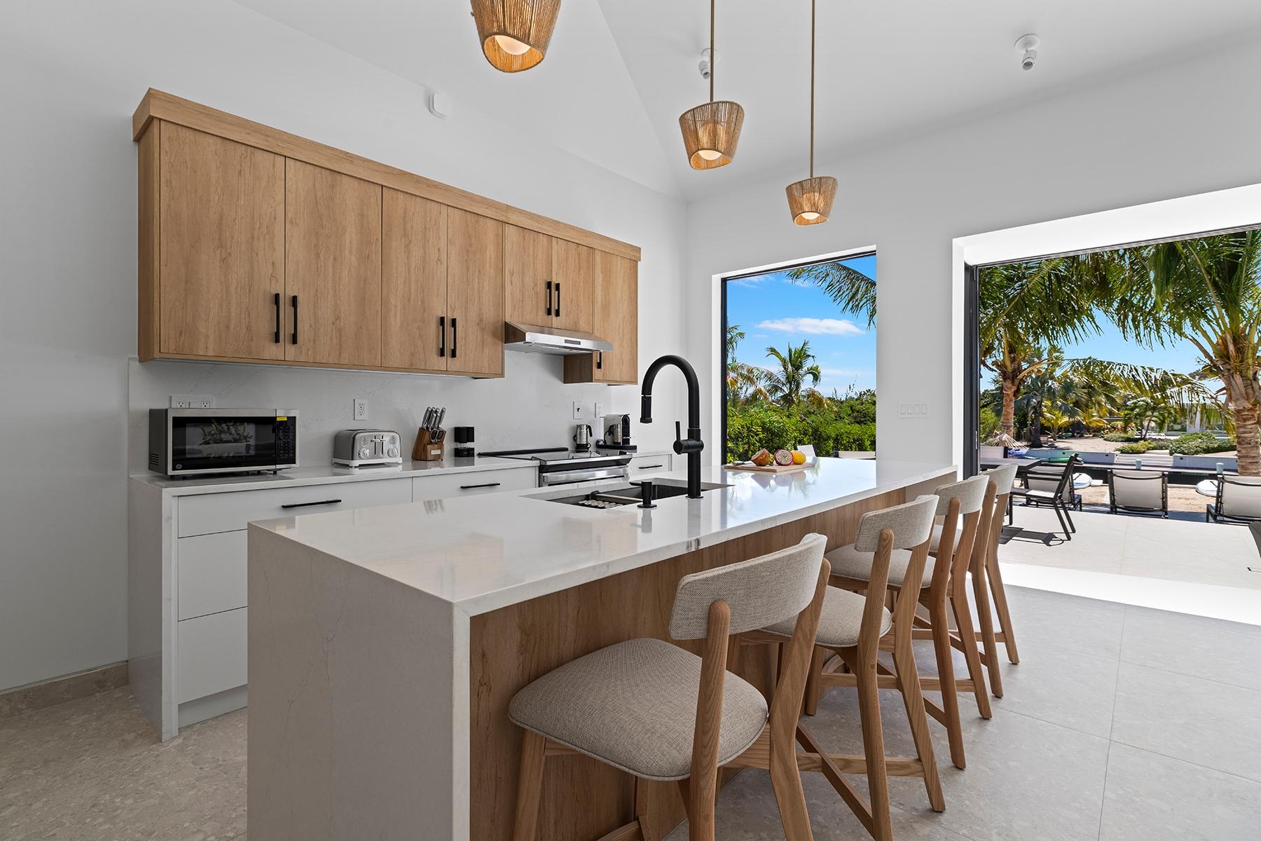 Aqua Solis Villa- Leeward