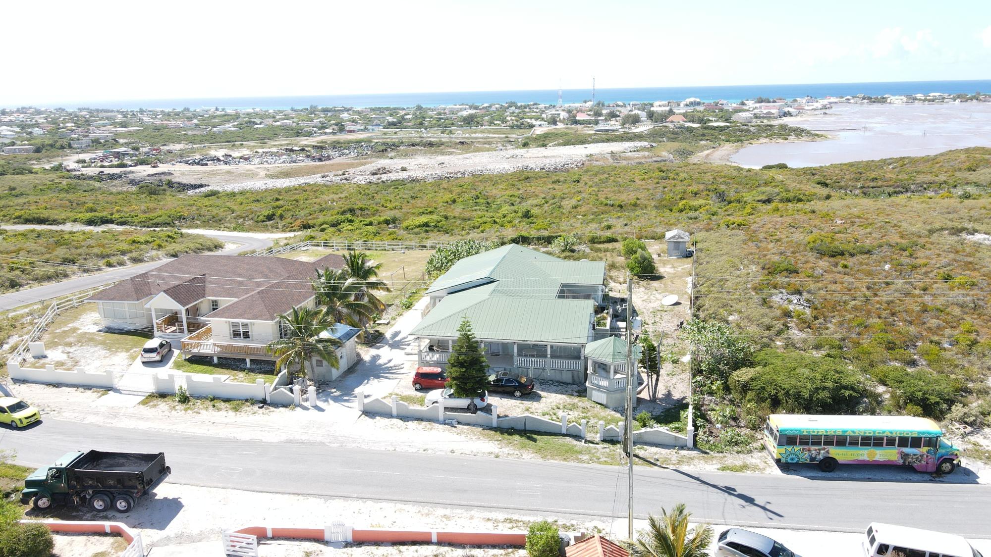 Nookie Hill House with single apartment attached