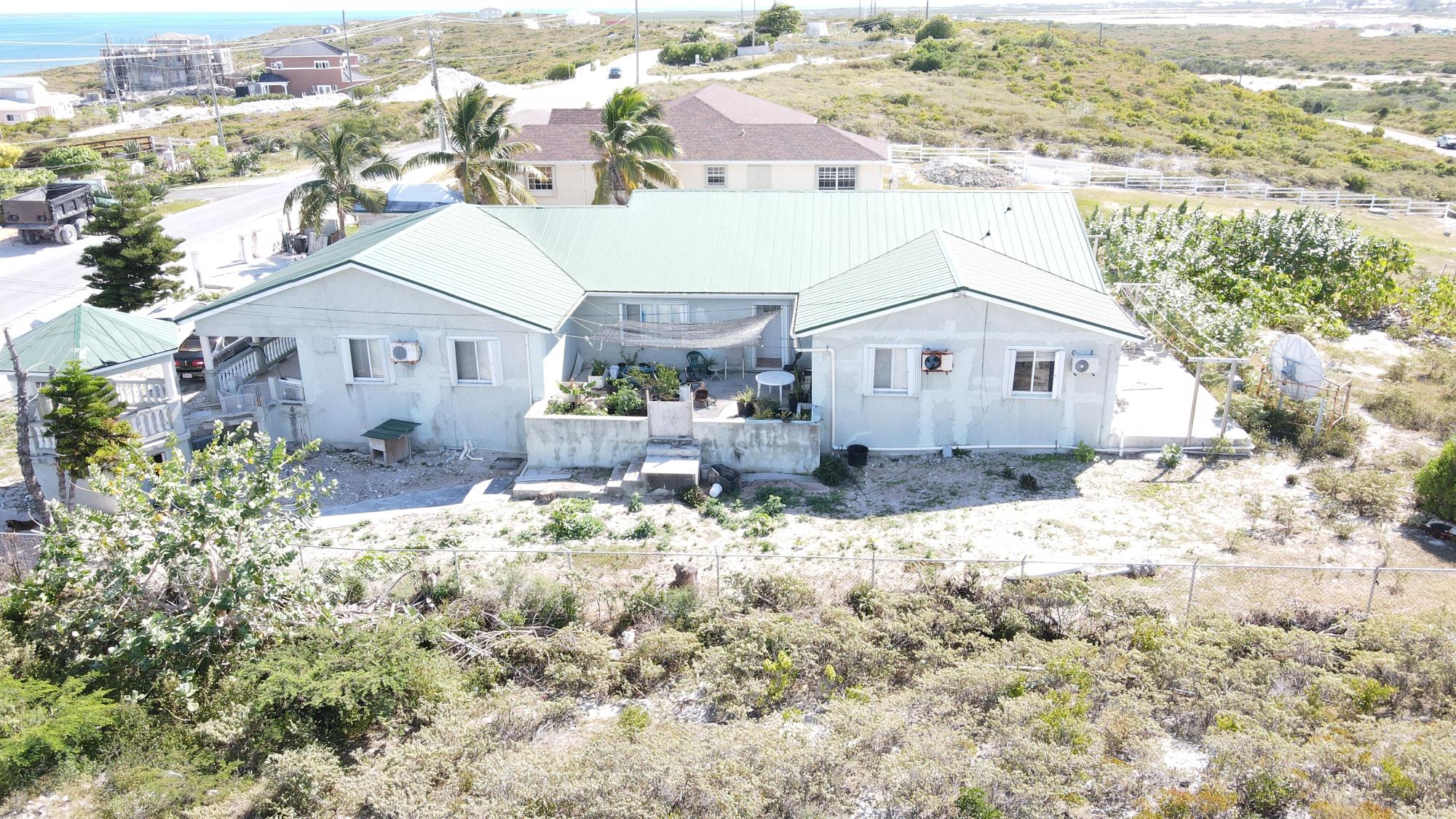Nookie Hill House with single apartment attached
