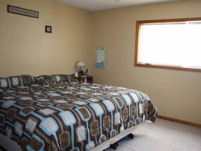 Listing Photo 8