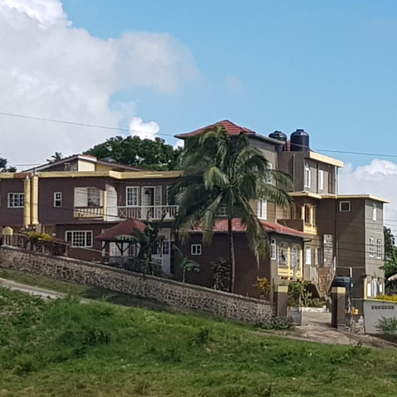 25 CEDAR GROVE, Mandeville, Jamaica 