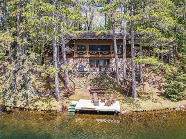 Tomahawk Lake house picture