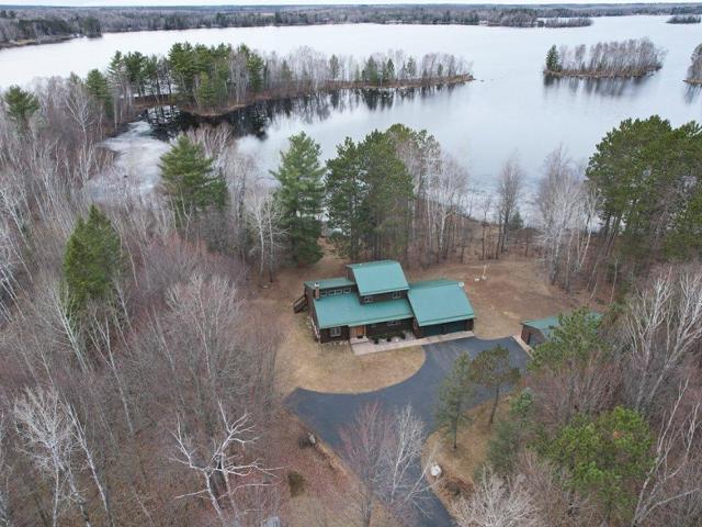 Undocumented Lake house picture