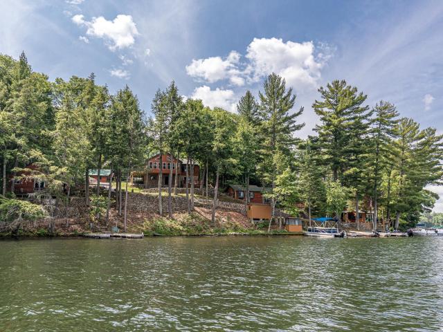 Tomahawk Lake house picture
