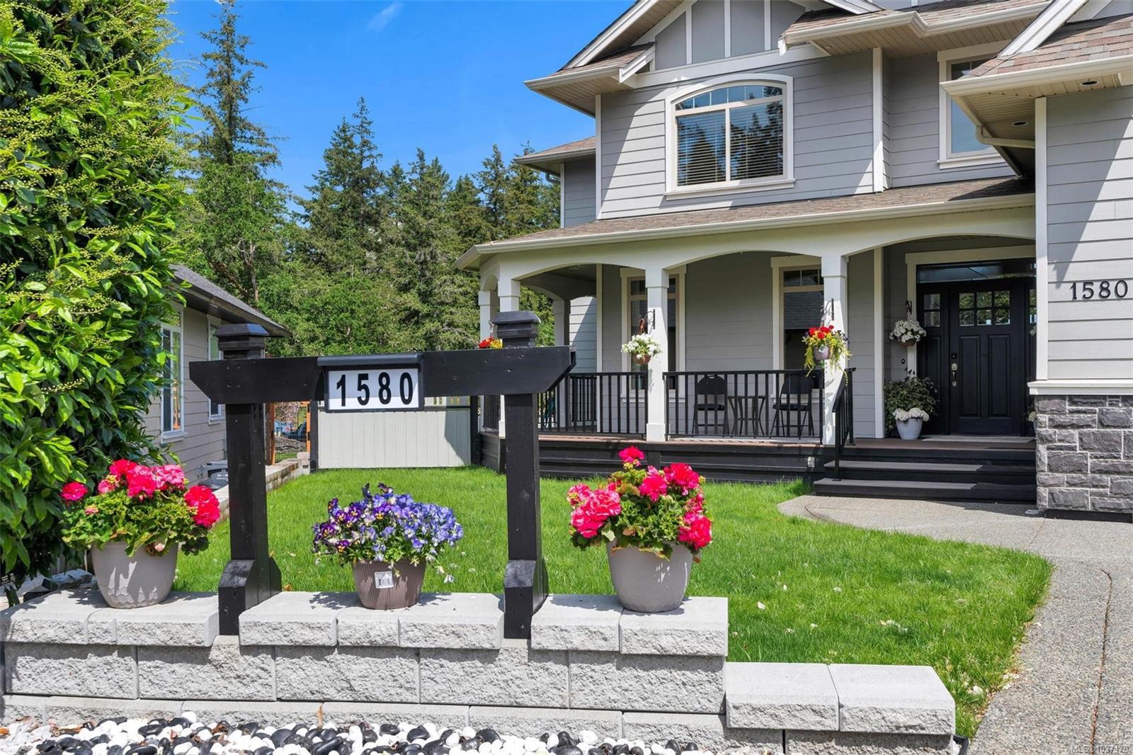 1580 Nimpkish Place exterior
